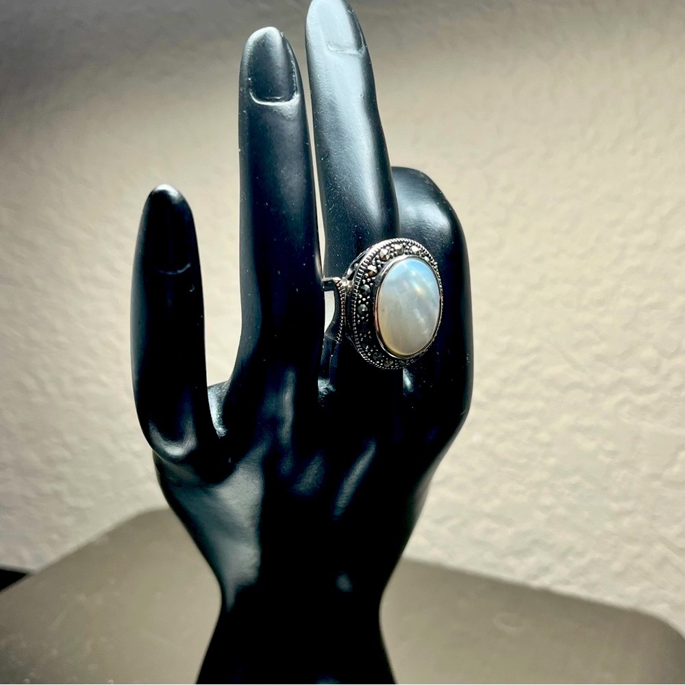 Stunning Vintage Solid 925 Sterling Silver Mother of Pearl Ring